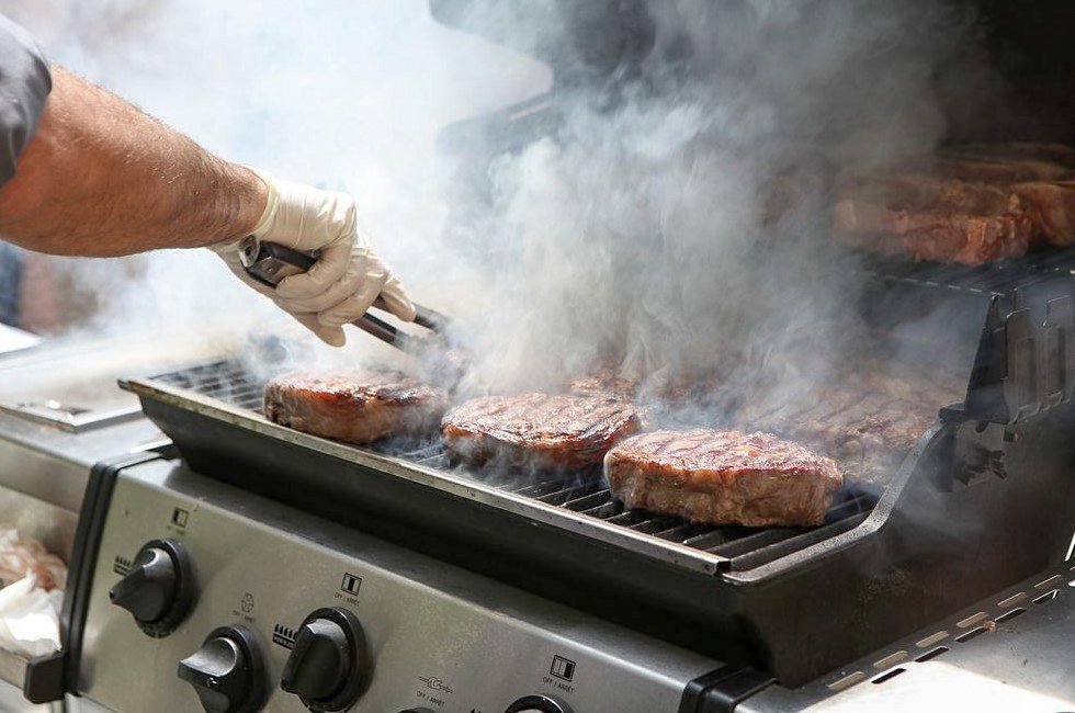grilling steaks